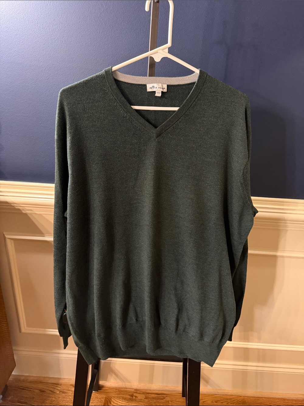 Peter Millar Men's V-Neck Cashmere Blend Sweater in Forest Green